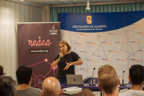 Charla de Carmel Hassan