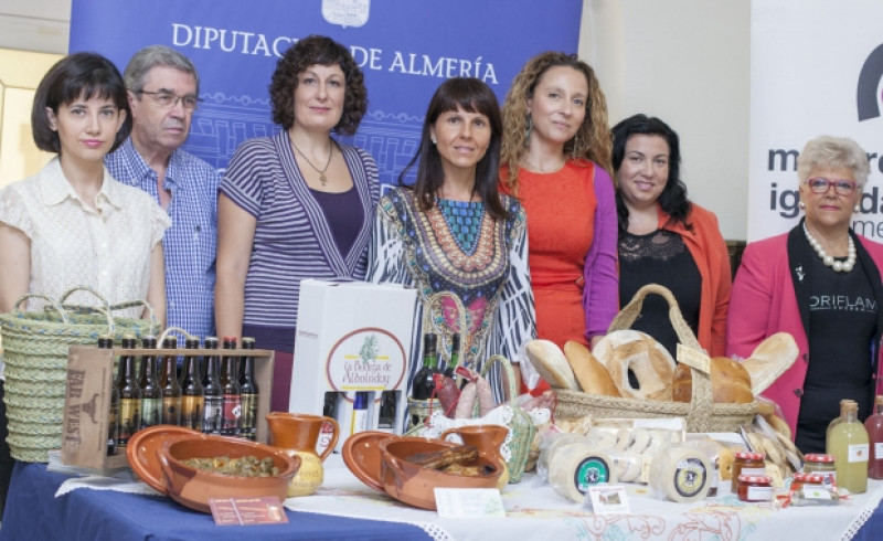 La Diputación Provincial de Almería está apoyando la organización el IV Mercado Agroalimentario y Artesano y la I Feria de la Mujer Empresaria en la Alpujarra.